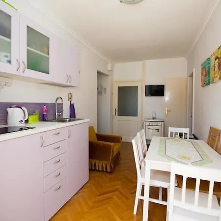 Gugily- Twin With Shared Bathroom And View Apartment
