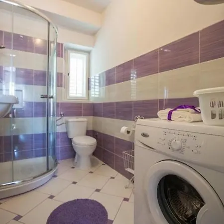Apartment Gugily- Twin With Shared Bathroom And View