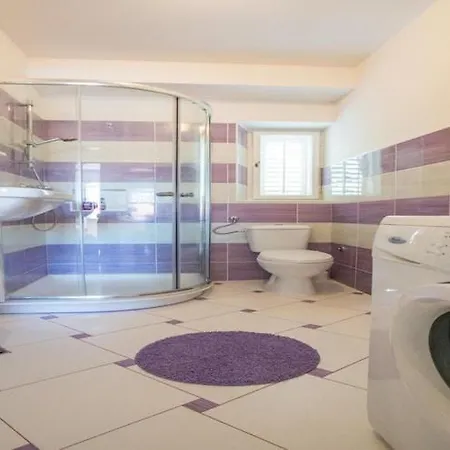 Gugily- Twin With Shared Bathroom And View